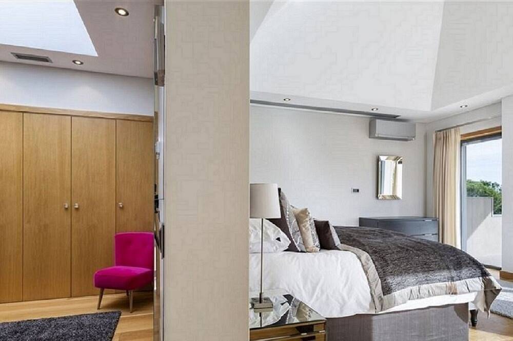 Refuge of Raposeira. in Raposeira, Vila do Bispo e Raposeira