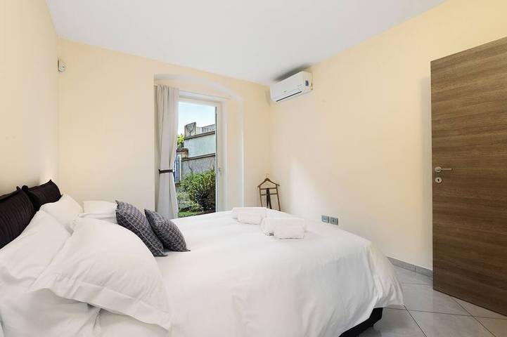 Appartement entier, [Two-room Central] Outdoor Space - Station 5' in Bergame, Province de Bergame