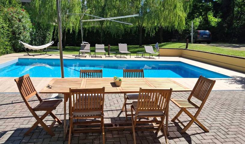 Villa per 4 persone, con giardino e piscina, con animali domestici in Colico