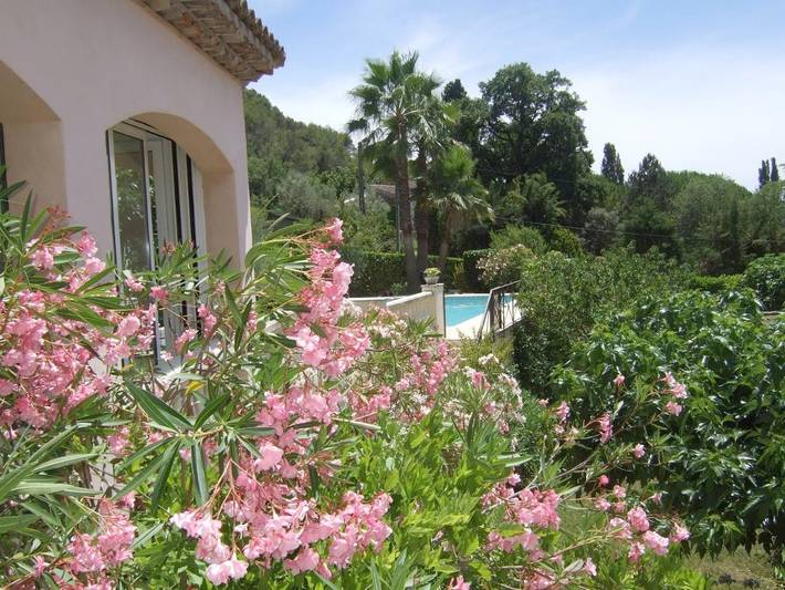 Maison d’hôte pour 4 personnes, avec terrasse ainsi que jardin et piscine