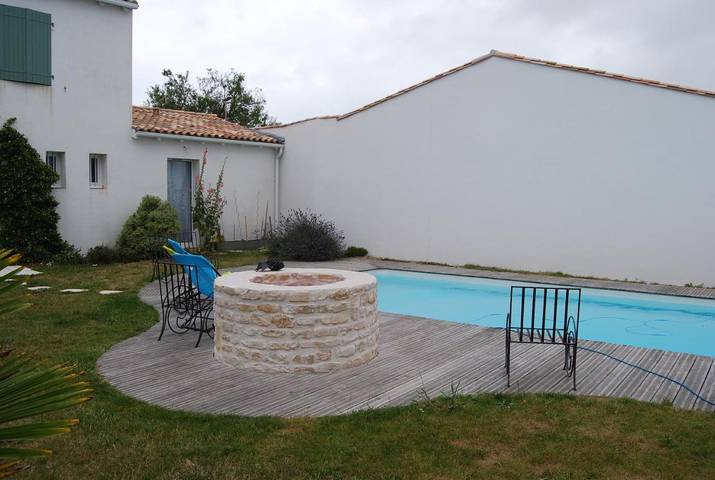 Location de vacances pour 8 personnes, avec piscine et jardin, animaux acceptés dans Office De Tourisme De La Couarde Sur Mer - 2