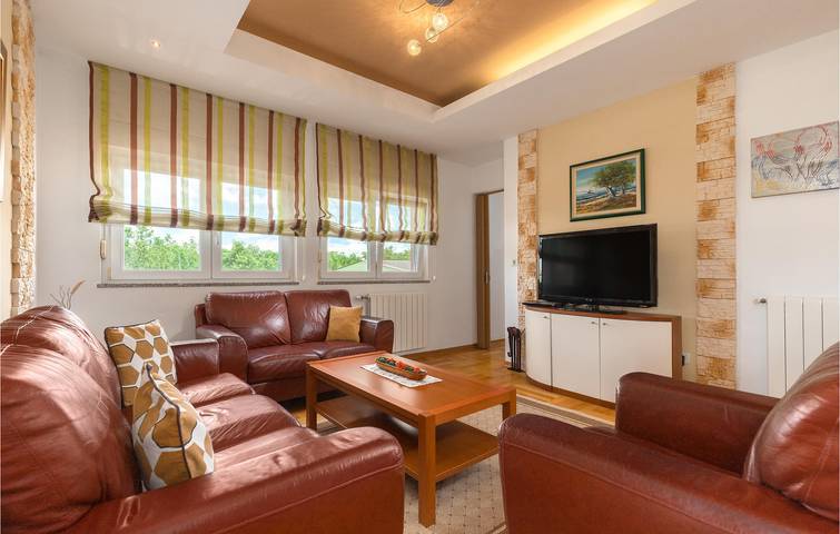 Ganze Ferienwohnung, Gemütliche 100 m² große Wohnung mit Pool und Parkplatz in der Nähe des Stadtzentrums von Zbandaj in Zbandaj, Porec und Umgebung