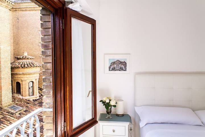 Entire apartment, Apartment with views in historical centre in Saragossa, Saragossa Province