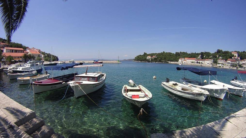 Apartamento vacacional entero, Ferienwohnung "Martina" direkt am Wasser in Racisce, Korcula