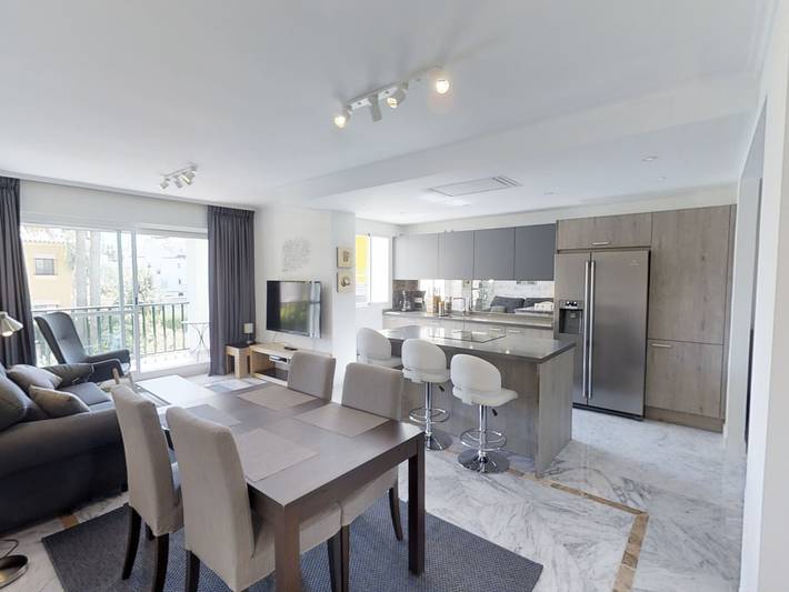 Ganze Wohnung, Modernes Apartment in Marbella für 6 Personen mit Gemeinschaftspool und Strandnähe in San Pedro de Alcántara, Marbella