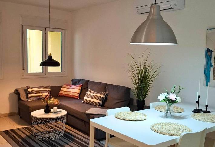 Apartamento inteiro, Apartamento para 4 pers. a 900m de la playa, Wifi. Deveses. in El Verger, Costa Blanca