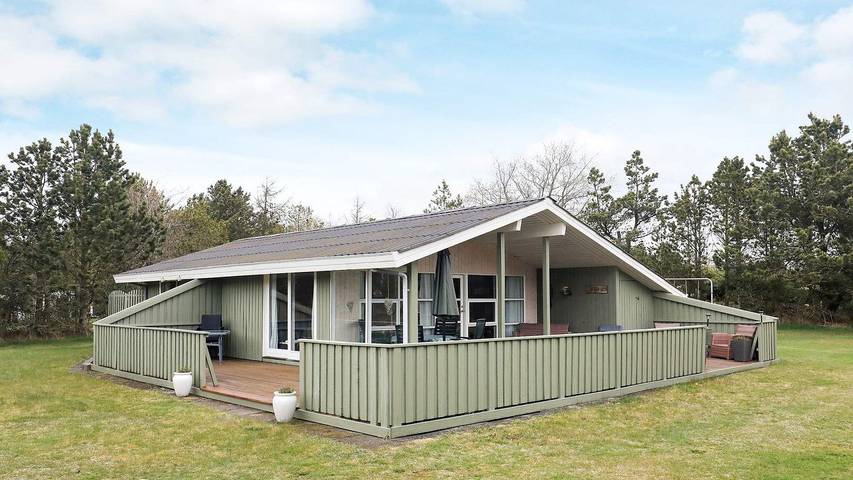 Ferieudlejning for 5 personer, med terrasse i Bratten