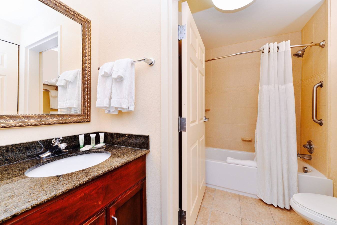 Estudio entero, Staybridge Suites Quantico - Stafford in Aquia Harbour, Northern Virginia