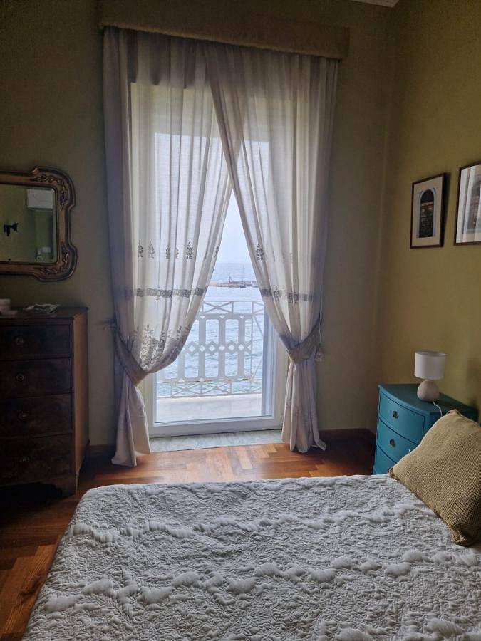 Three-Bedroom Home in Posillipo, Neapel