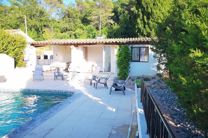 Ferienhaus für 4 Personen, mit Terrasse und Garten in Mougins
