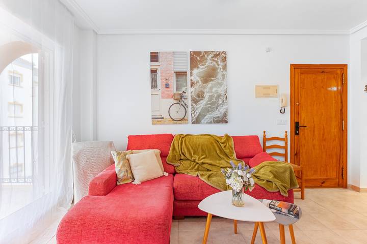 Entire apartment, Apartment 'Buen Ambiente' with Shared Pool, Shared Garden and Wi-Fi in La Zenia, Orihuela
