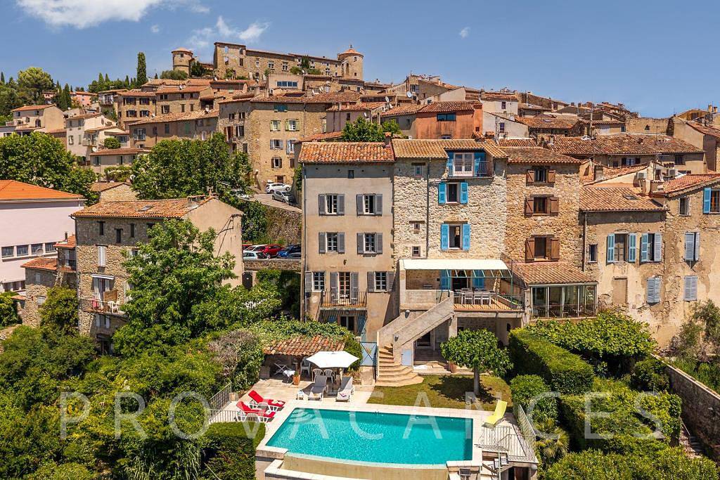 Townhouse with large pool and view in Callian in Callian, Region de Draguignan