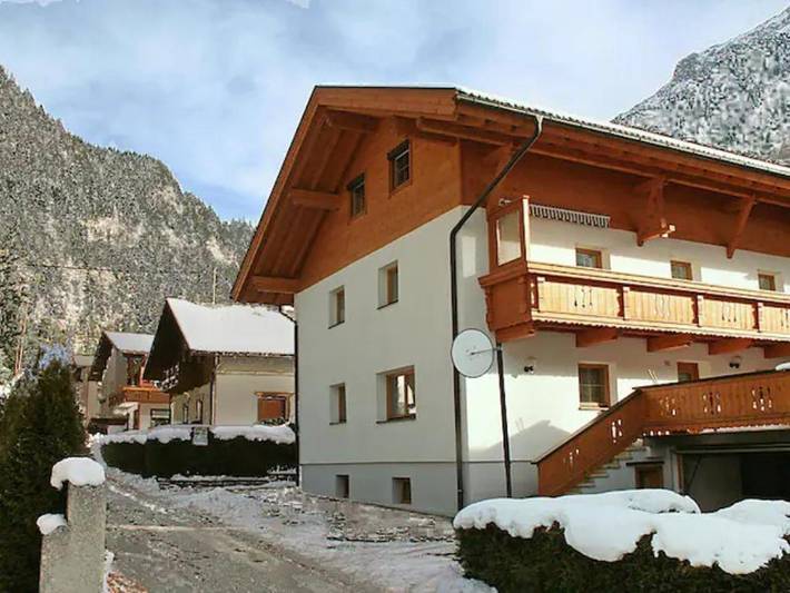 Ferienhaus für 12 Personen, mit Sauna und Ausblick sowie Balkon im Ötztal - 2