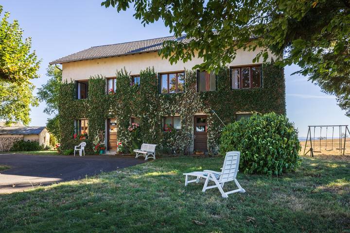 Chambres d'hôtes bellevue - chambre 3 in Junhac, Région d'Aurillac