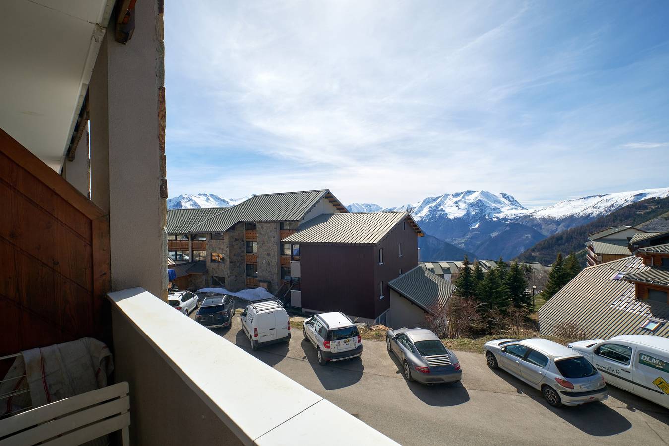 Entire apartment, Apartment 'Le Val D' Huez - 5 Pers' with Mountain View and Balcony in Huez, Écrins National Park