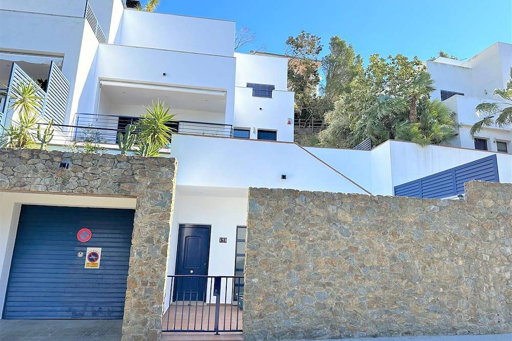 Superbe maison moderne avec vue magnifique et petite piscine pour se relaxer in l'Almadrava, Roses