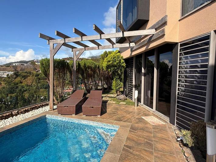 Gîte pour 2 personnes, avec terrasse ainsi que piscine et vue, animaux acceptés dans Faa'a - 4