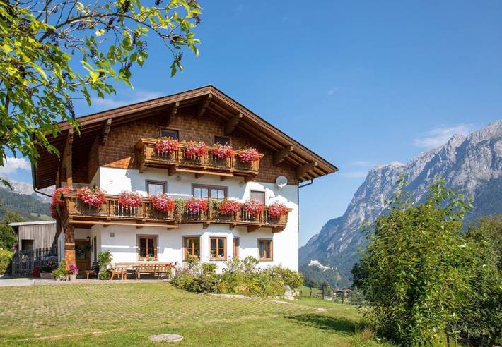 Gîte pour 5 personnes, avec vue et jardin, animaux acceptés à Werfen