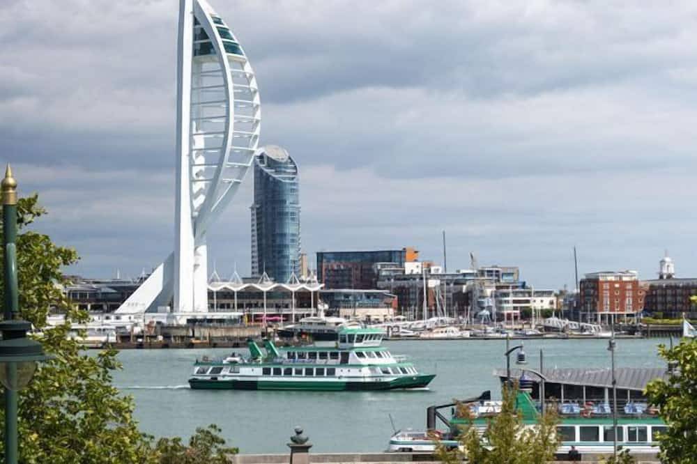 Apartamento entero, Waterfront Quay - Apartamento de 2 dormitorios con vistas al puerto para 4 personas (+2) in Gosport, Hampshire