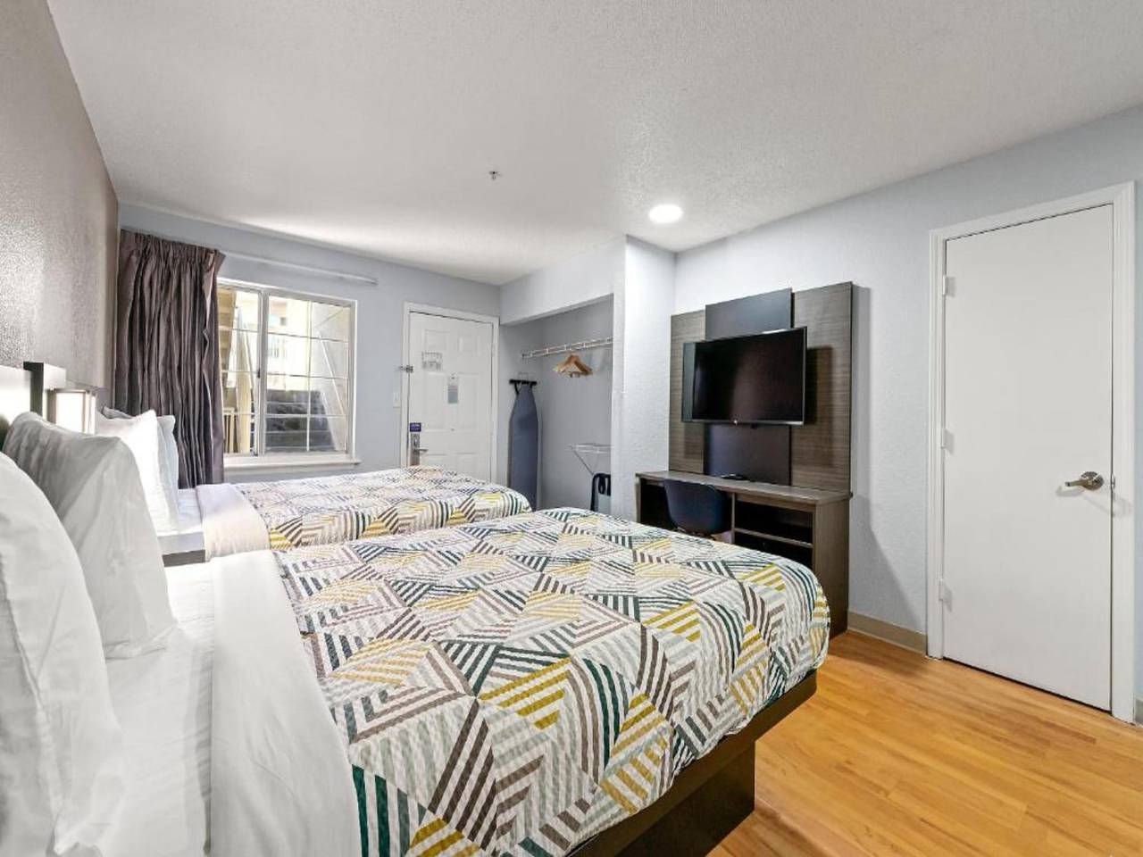 Apartamento entero, 2 camas tamaño queen. No fumadores. in Condado de Gwinnett