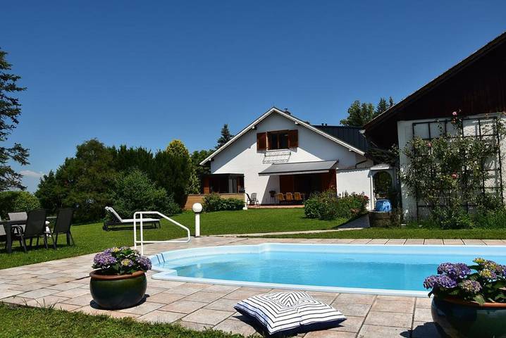 Ferienwohnung für 10 Personen, mit Pool und Sauna sowie Garten