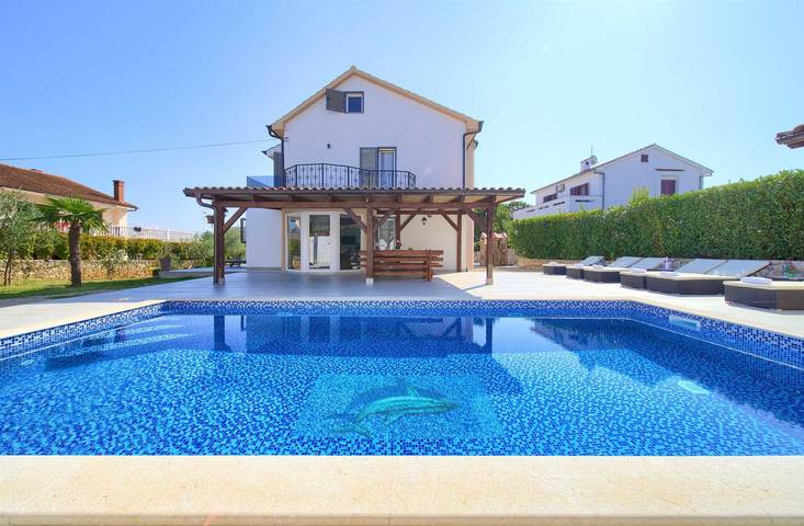Villa mit pool für 9 Personen, mit Balkon und Terrasse sowie Garten und Pool auf Krk
