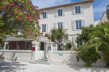 Hôtel pour 2 personnes, avec vue et jardin, animaux acceptés dans Office De Tourisme De La Croix Valmer