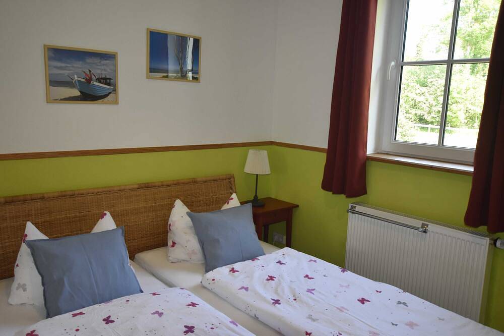 Ganze Wohnung, Ferienwohnung Og im roten Haus am Ostsee Radweg Ovs 103 - 2-Raum-Ferienwohnung in Blowatz, Neuburg