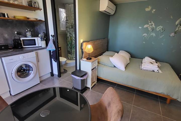 Entire apartment, Studio 300 metres from the beach in Porto-Vecchio in Santa Giulia, Porto-Vecchio
