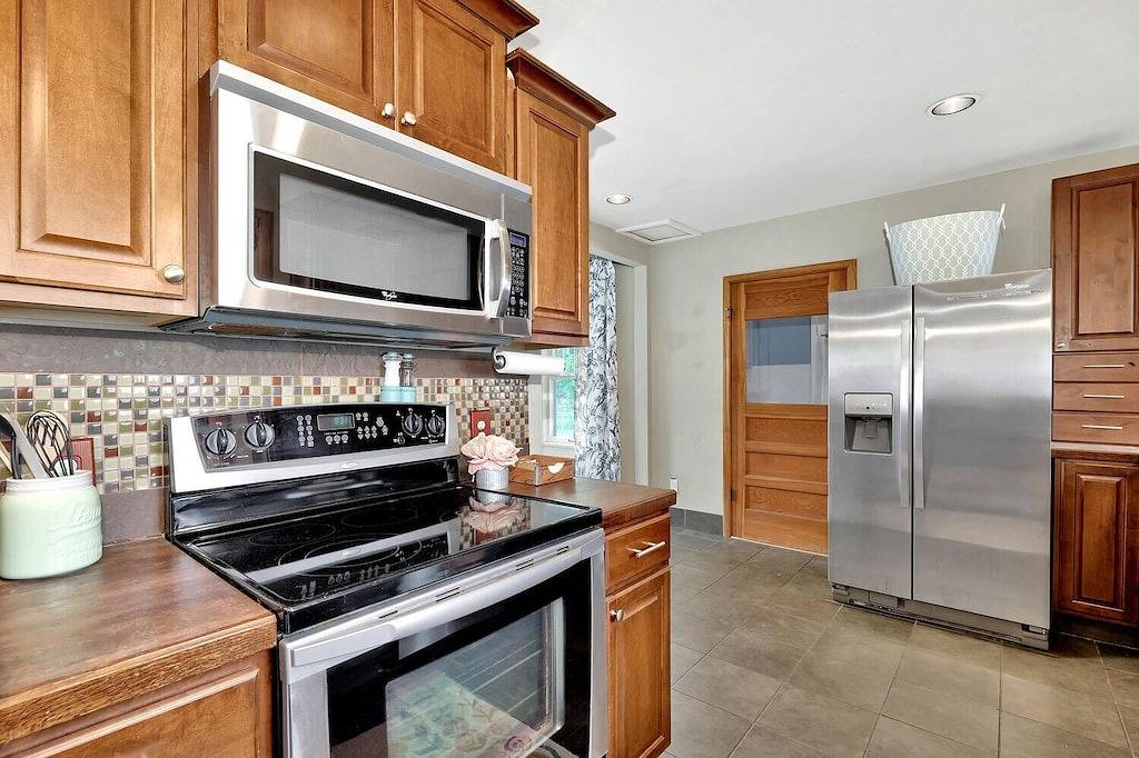 Boho Funky Bunk with Game room and Hot Tub in Wichita, Kansas