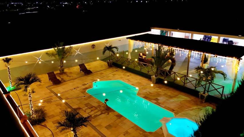 Casas e apartamentos de temporada para 20 pessoas, com jacuzzi e jardim e ainda piscina infantil and piscina em Piranha