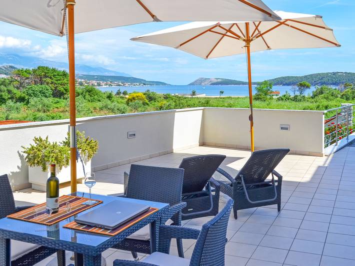 Ferienwohnung für 3 Personen, mit Terrasse und Garten in Banjol