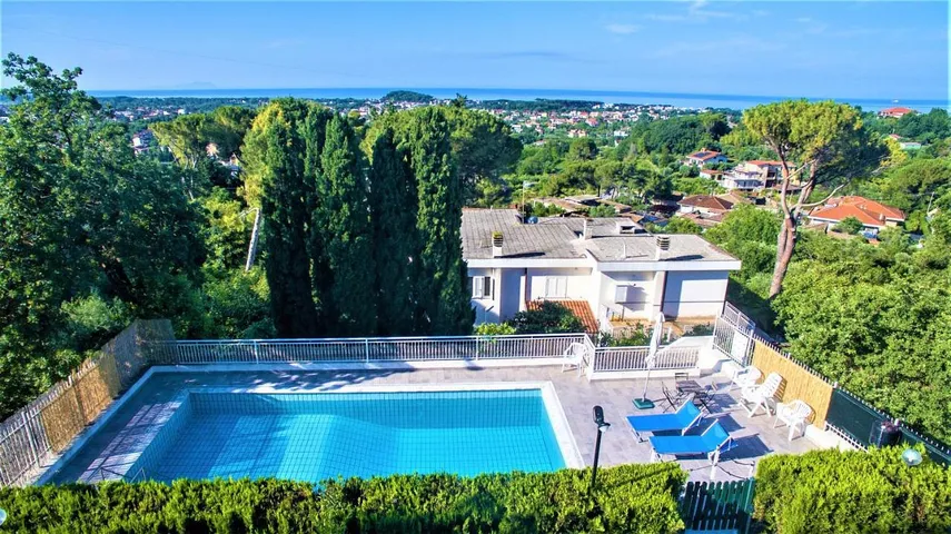 Villa per 6 persone, con terrazza e piscina nonché giardino e panorama, con animali domestici - 1