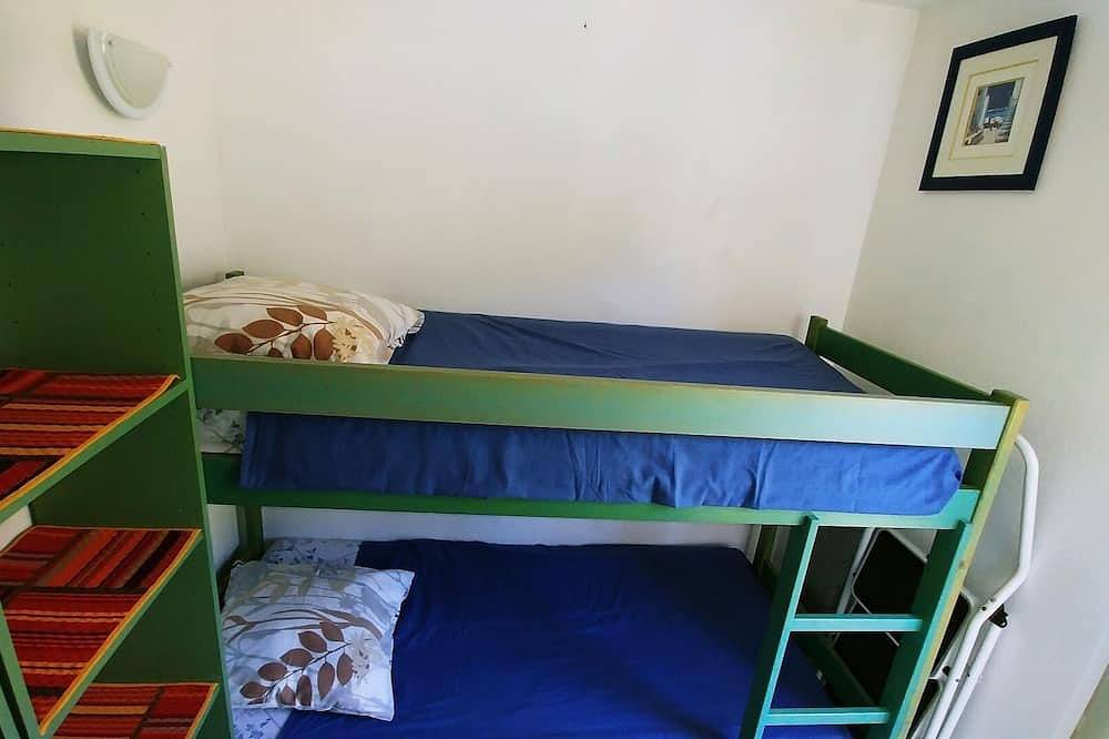 Appartement entier, Résidence privée en bord de mer avec tennis, piscine, boulodrome et restaurant. in Côte Vermeille, Cerbère