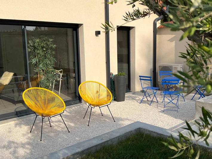 Location de vacances pour 6 personnes, avec Terrasse et Jardin à Genas