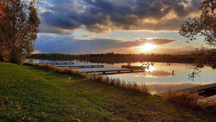 Location de vacances pour 4 personnes, avec Terrasse et Jardin ainsi que Bassin pour enfant et Piscine à Pont-de-Vaux