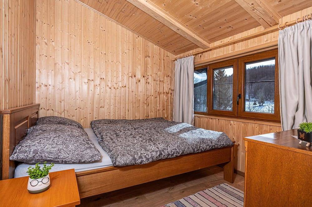 4 bedroom nice home in Begovo Razdolje in Mrkopalj, Primorje-Gorski Kotar