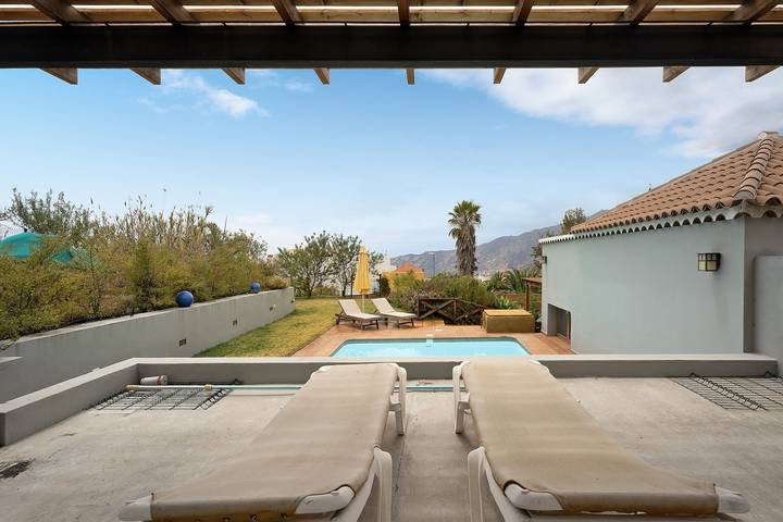 Casa de vacaciones "Casa La Plaza' con vistas a la montaña, piscina privada y Wi-Fi in El Paso, La Palma Sur