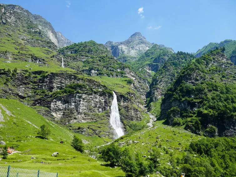Villa pour 4 Personnes dans Semione, Tessin
