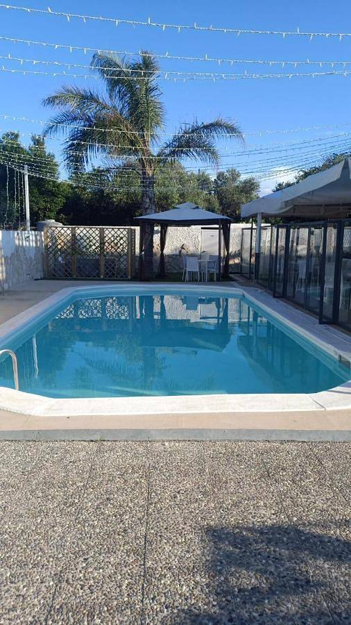 Chambre d’hôte pour 4 personnes, avec Terrasse et Jardin ainsi que Piscine et Vue