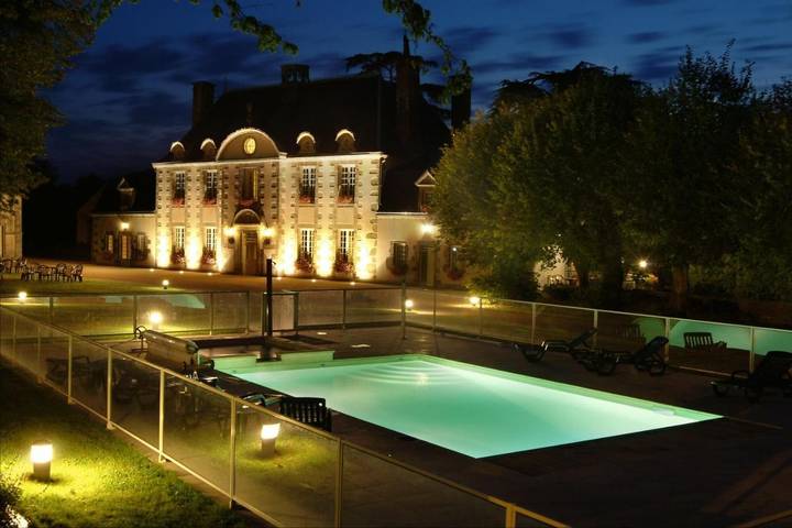 Hôtel pour 3 personnes, avec jardin et piscine, animaux acceptés à Moulay (Mayenne)