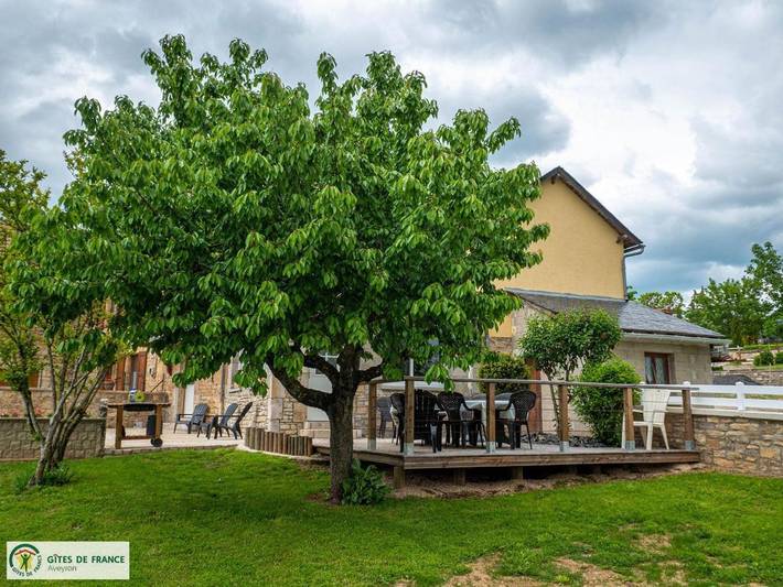 Location de vacances pour 8 personnes, avec terrasse à Cruéjouls