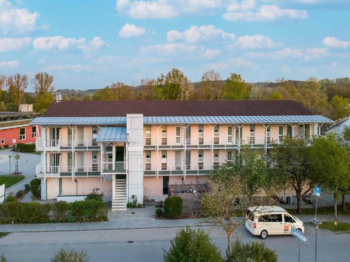 Ferienwohnung für 2 Personen, mit Balkon und Garten sowie Pool in Bad Birnbach