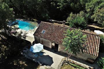 Location de vacances pour 4 personnes, avec jardin et piscine à Cremps