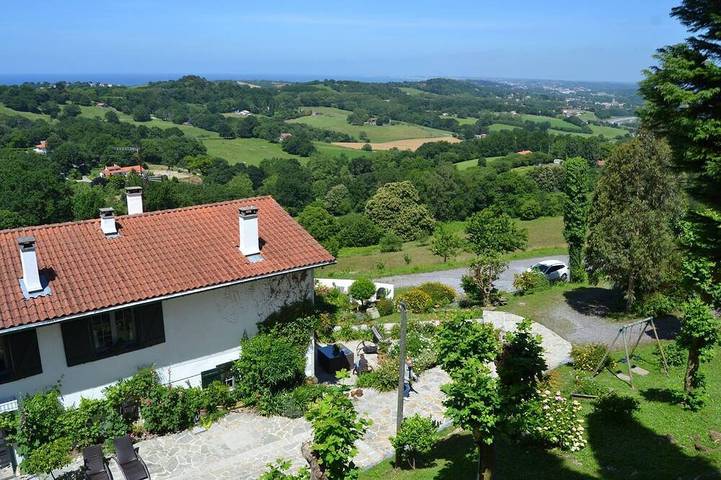 Gîte pour 8 personnes, avec Balcon et Jardin dans Office De Tourisme D Urrugne
