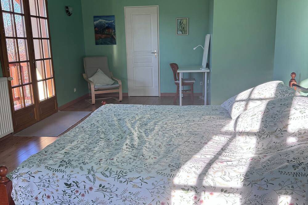 Family House 200m² Mountain View - 4 Bedrooms + Studio - Large Garden in Saint-Martin-d'Uriage, Nationalpark Écrins