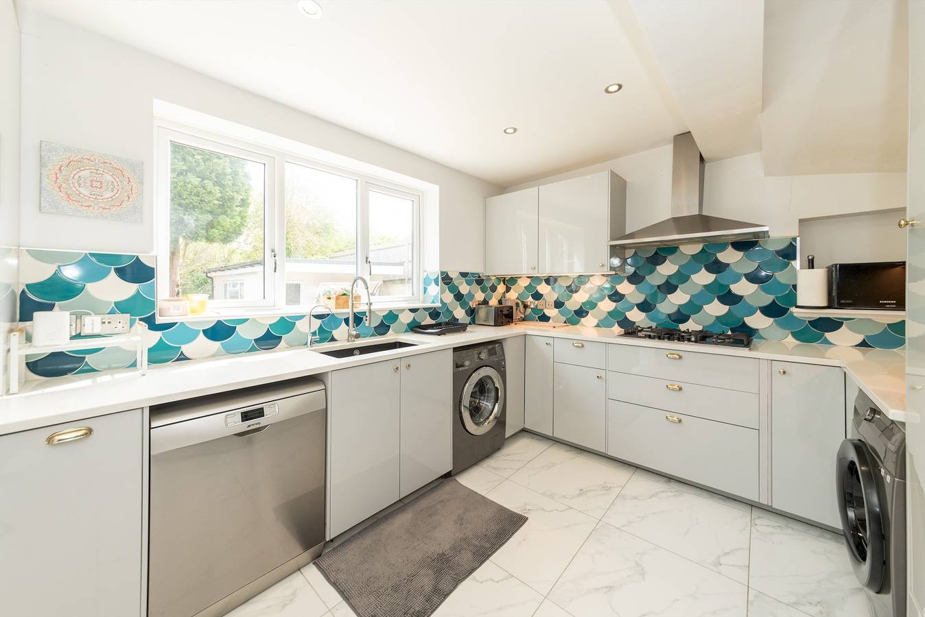 Modern House 4 Parking & Excellent Transport Links - Pass the Keys in Reading, Berkshire