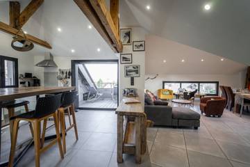 Gîte pour 8 personnes, avec terrasse et vue sur le lac, adapté aux familles à Sévrier