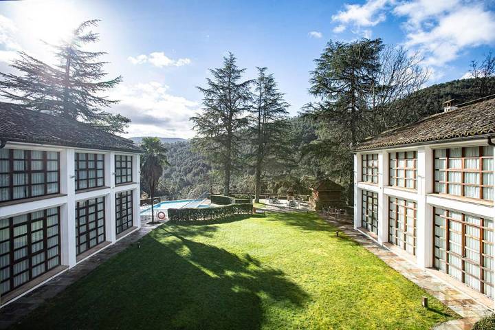 Hotel para 3 personas, con jardín y sauna además de piscina y jacuzzi, Se admiten mascotas - 1