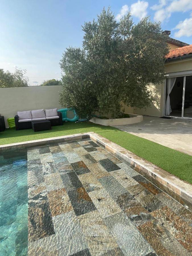 Gîte pour 4 personnes, avec piscine ainsi que jardin et vue à Saint-Martin-Lalande - 3